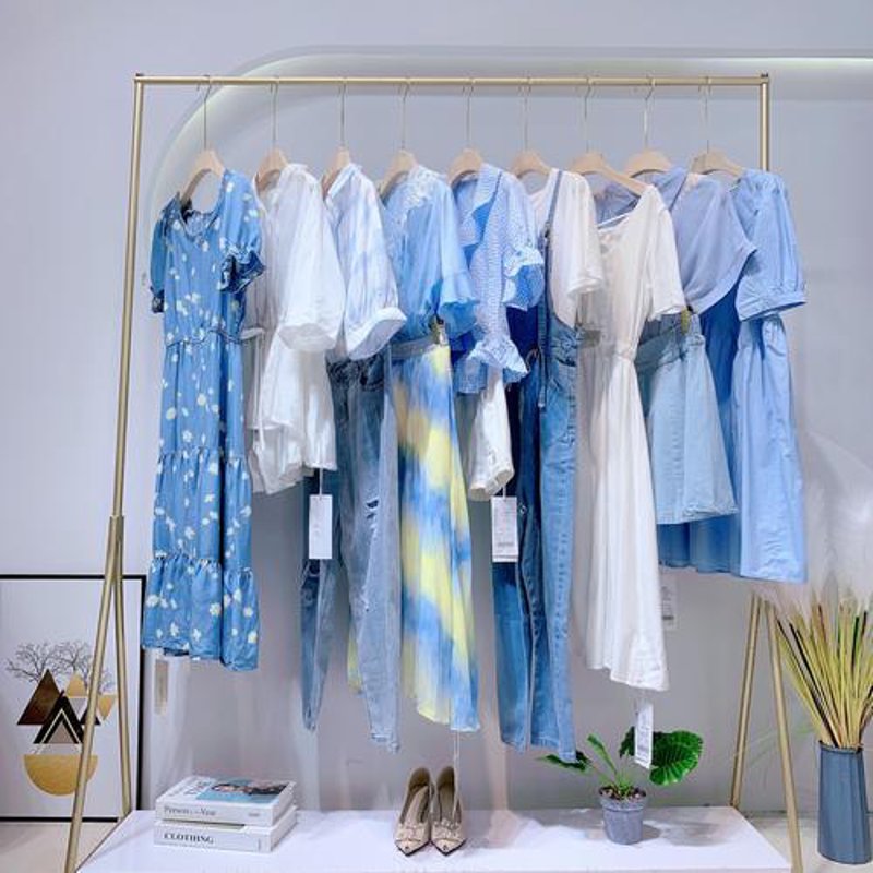 海口服装店的风向标：时尚潮流与市场需求